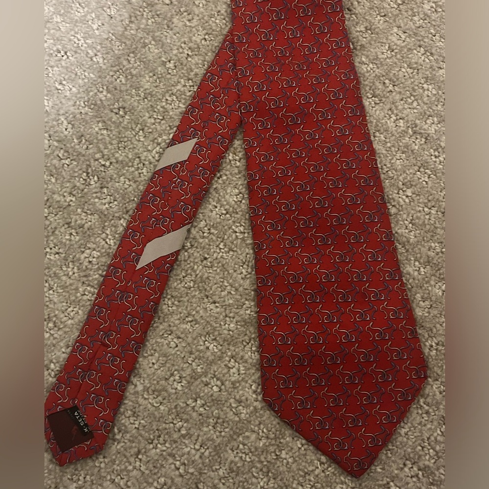 Salvatore Ferragamo men’s luxury tie